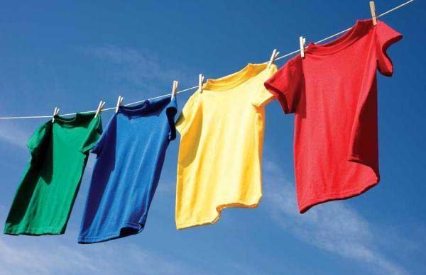sun drying laundry to kill bed bugs