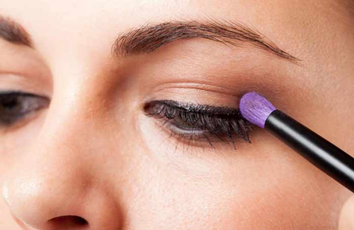 Excess mascara can cause eyelash mites